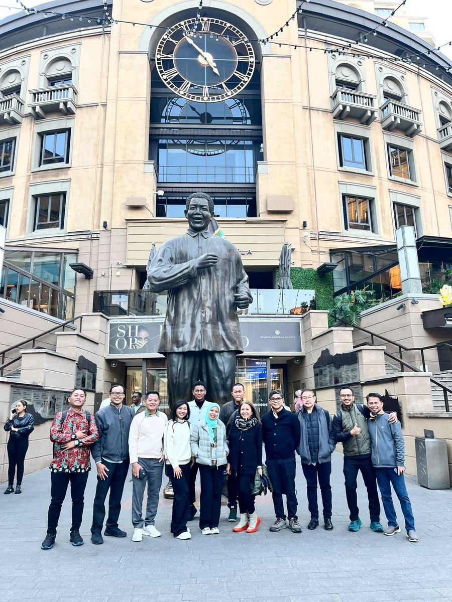 Indonesian exhibitors group photo at the Nelson Mandela statue, Nelson Mandela Square, Sandton