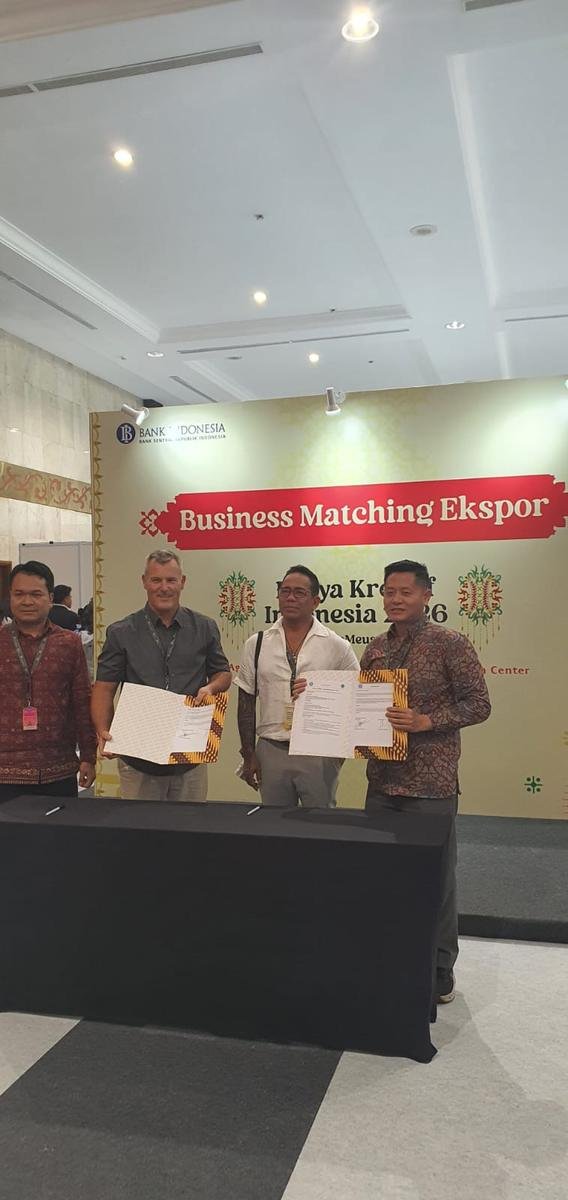 Group photo with signed export agreements at the Bank Indonesia Business Matching Ekspor, KKI 2026