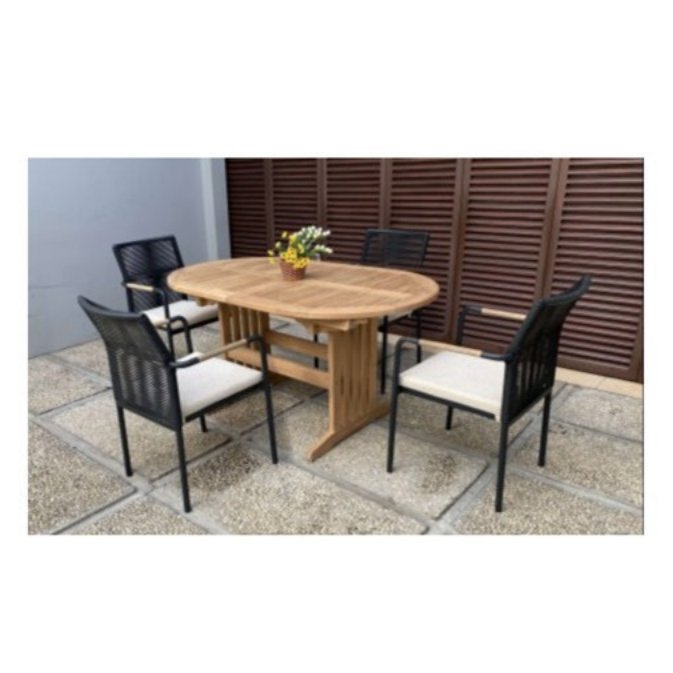 Surabaya Oval Extension Table 150–210 cm with Skanor Dining Chair