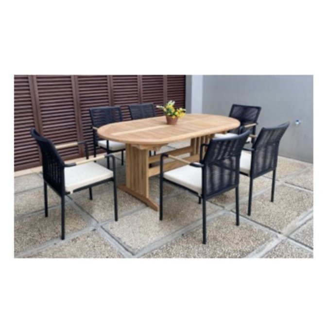 Surabaya Oval Extension Table 180–240 cm with Skanor Dining Chair