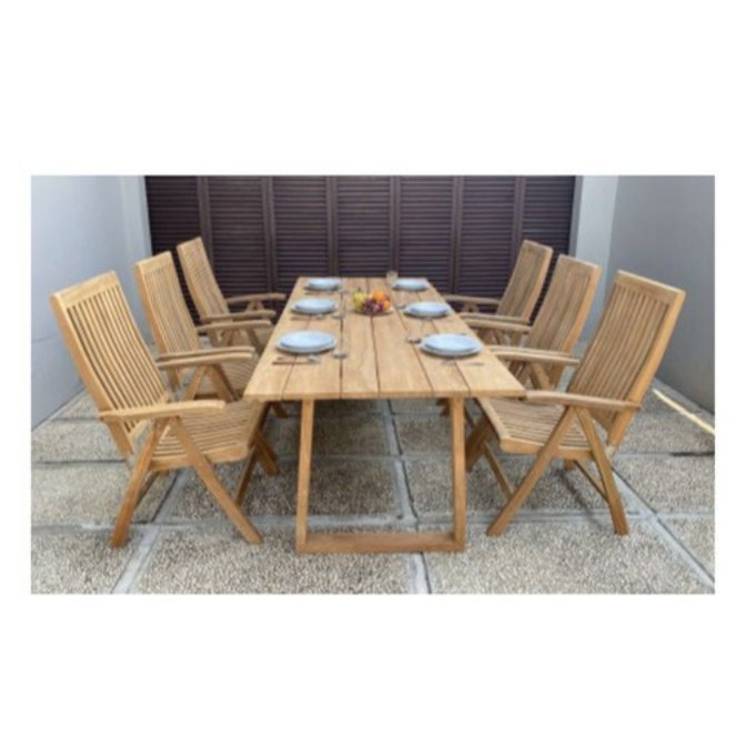 Tretes Dining Table with Blitar Reclining Chair