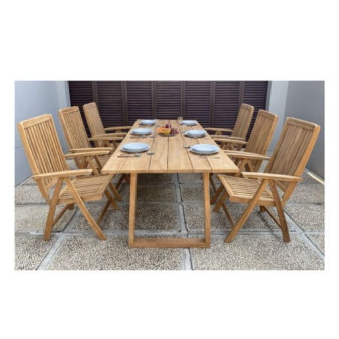 Tretes Dining Table with Gresik Reclining Chair
