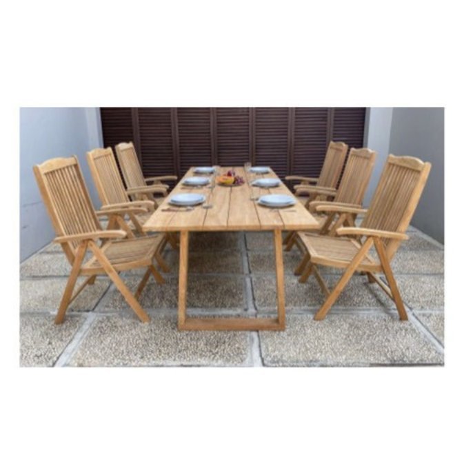 Tretes Dining Table with Helsinki Reclining Chair