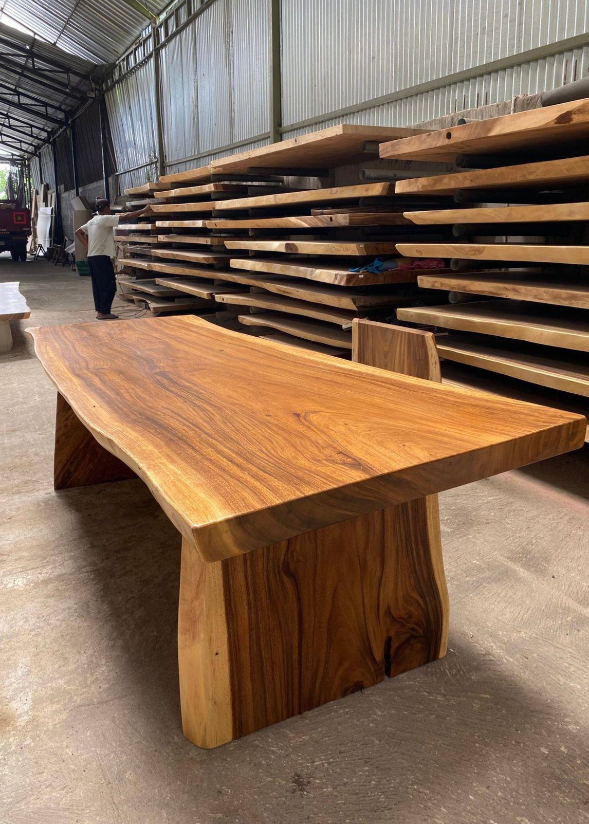 ST-04 Slab table · Solid Suar legs
