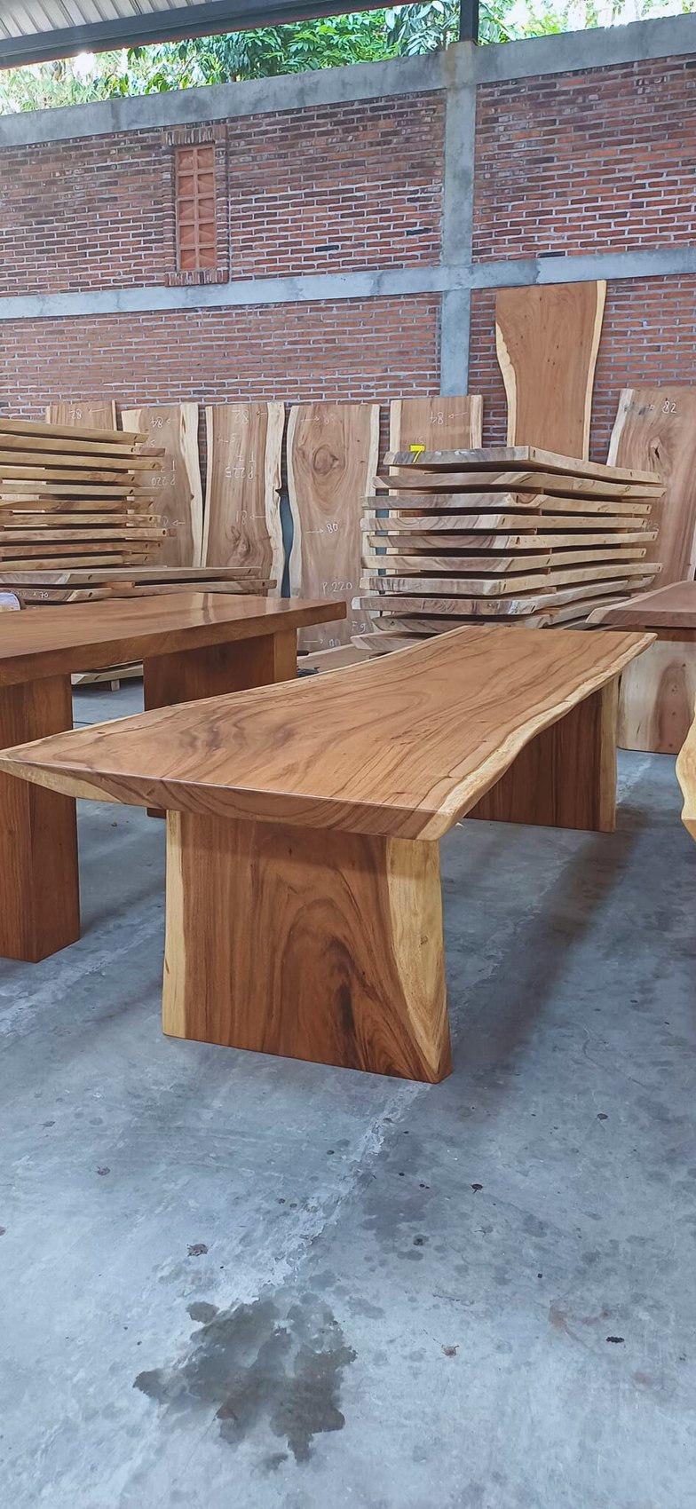 ST-05 Slab table · Solid Suar legs