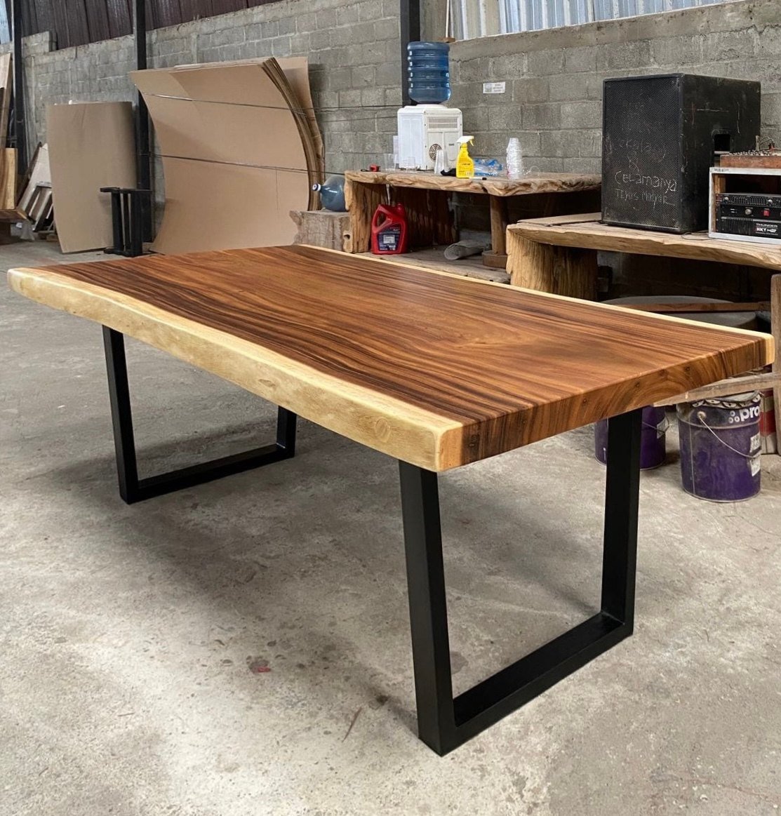 ST-08 Live-edge slab · Black U-leg