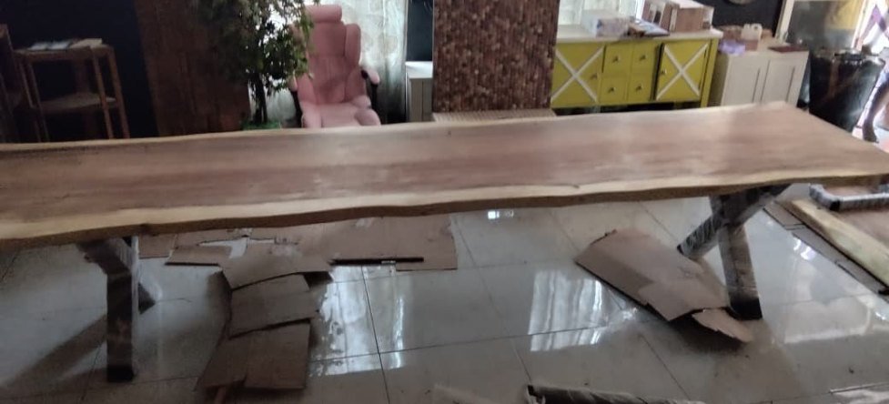 Conference-size Suar slab in the Jepara workshop