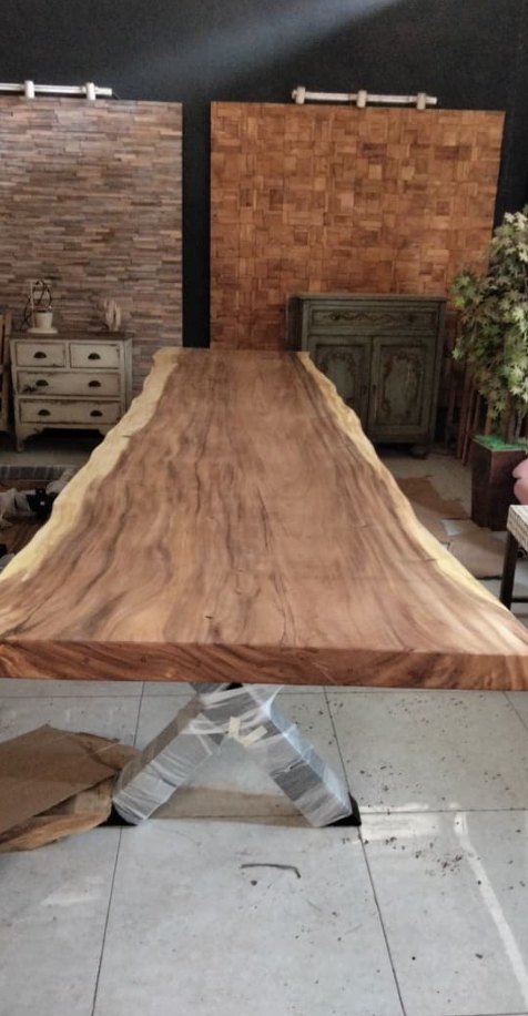Long Suar slab standing on a steel base